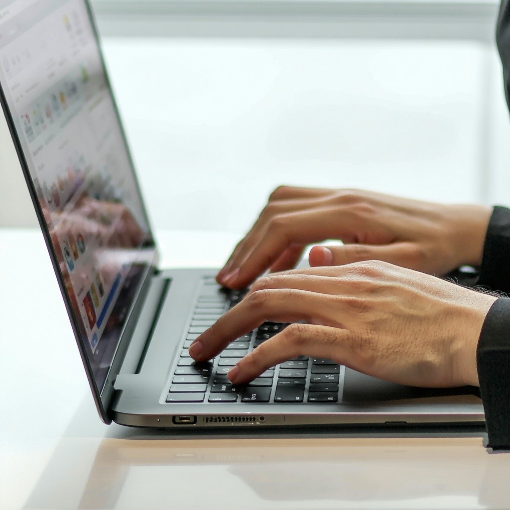 online training laptop hands online training laptop hands